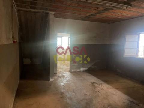 Armazém  Venda em Amiais de Baixo,Santarém