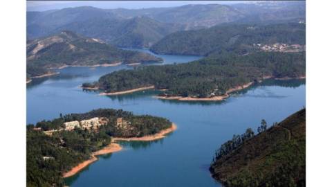 Lotes para habitação inseridos em empreendimento...