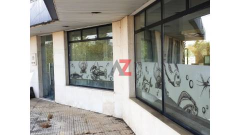 Vende-se loja composta por tr&ecirc;s...