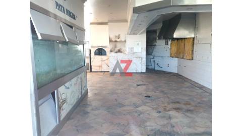 Vende-se loja composta por tr&ecirc;s...