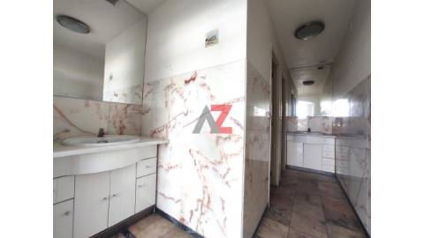 Vende-se loja composta por tr&ecirc;s...