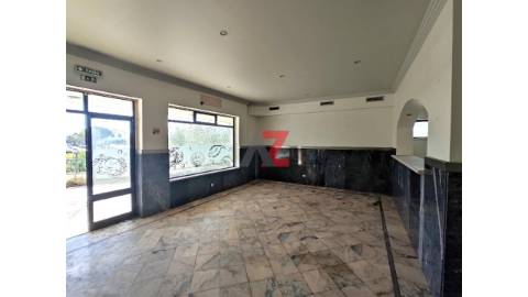 Vende-se loja composta por tr&ecirc;s...