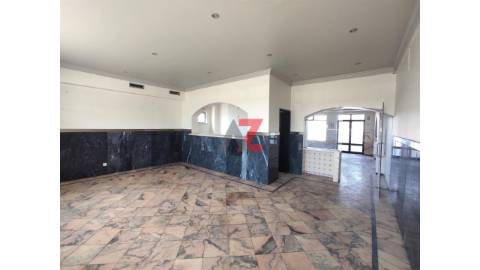 Vende-se loja composta por tr&ecirc;s...