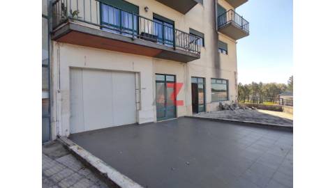 Vende-se loja composta por tr&ecirc;s...