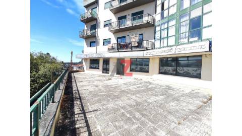 Vende-se loja composta por tr&ecirc;s...