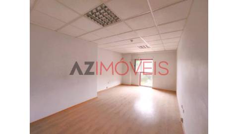 Vende-se fração com 31 m2, neste momento com...