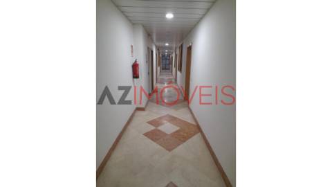 Vende-se fração com 31 m2, neste momento com...