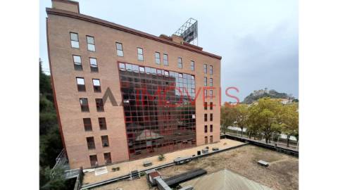 Vende-se fração com 31 m2, neste momento com...