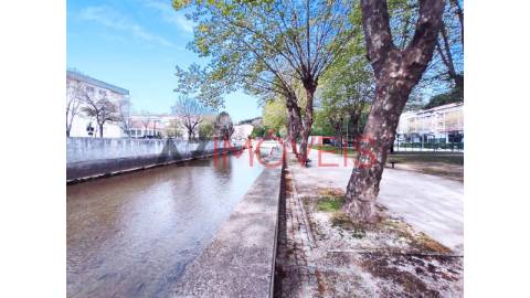 Vende-se fração com 31 m2, neste momento com...