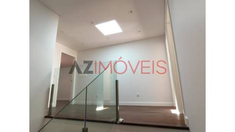 Moradia de tipologia T3 inserida num condomínio...