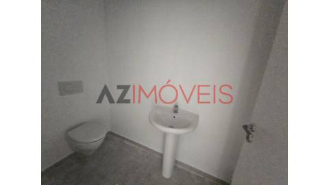 Vende-se loja, com uma área de 274 m2 composta...