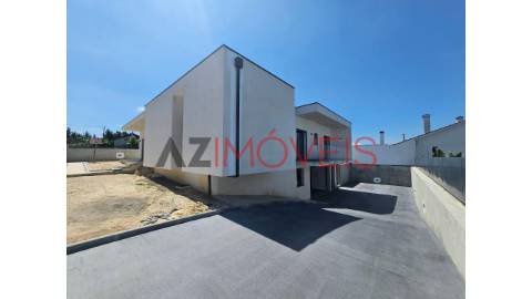 Moradia de tipologia T3, em fase final de...