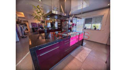 Fantástica moradia T5+2, ideal para quem procura...