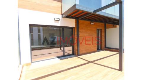 Moradia de tipologia T4 inserida num condomínio...