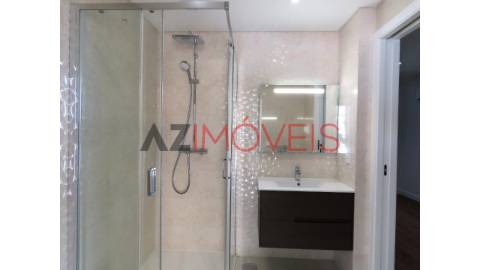 Moradia de tipologia T4 inserida num condomínio...