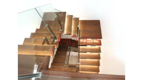 Moradia de tipologia T4 inserida num condomínio...