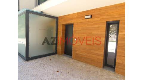 Moradia de tipologia T4 inserida num condomínio...