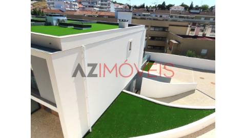 Moradia de tipologia T4 inserida num condomínio...