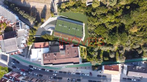 Moradia de tipologia T4 inserida num condomínio...