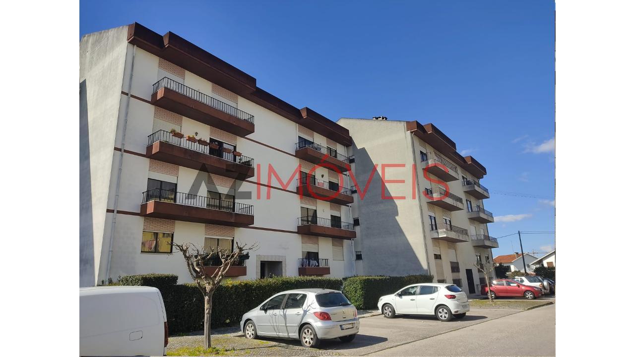 Vende-se apartamento de tipologia T3, na...