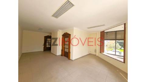 Vende-se loja de 68 m2, para comércio e serviços,...