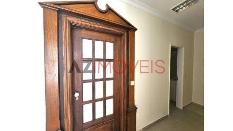 Vende-se loja de 68 m2, para comércio e serviços,...