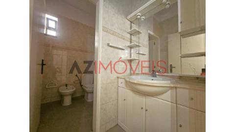 Vende-se loja de 68 m2, para comércio e serviços,...