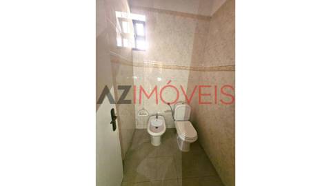 Vende-se loja de 68 m2, para comércio e serviços,...