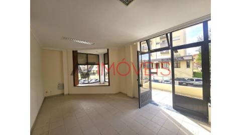 Vende-se loja de 68 m2, para comércio e serviços,...