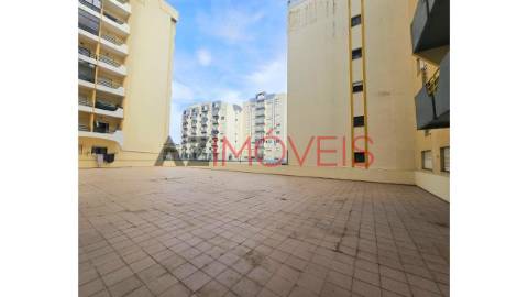 Vende-se loja de 68 m2, para comércio e serviços,...