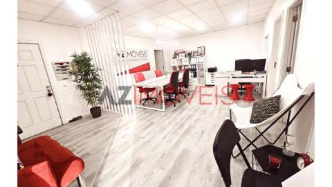 Vendem-se escritórios em Leiria com  área total...