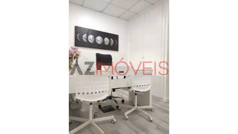 Vendem-se escritórios em Leiria com  área total...