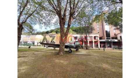 Vendem-se escritórios em Leiria com  área total...