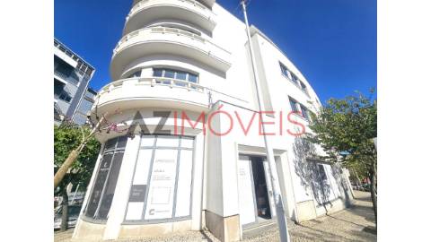 Arrenda-se loja, com uma área total de 500 m2, no...