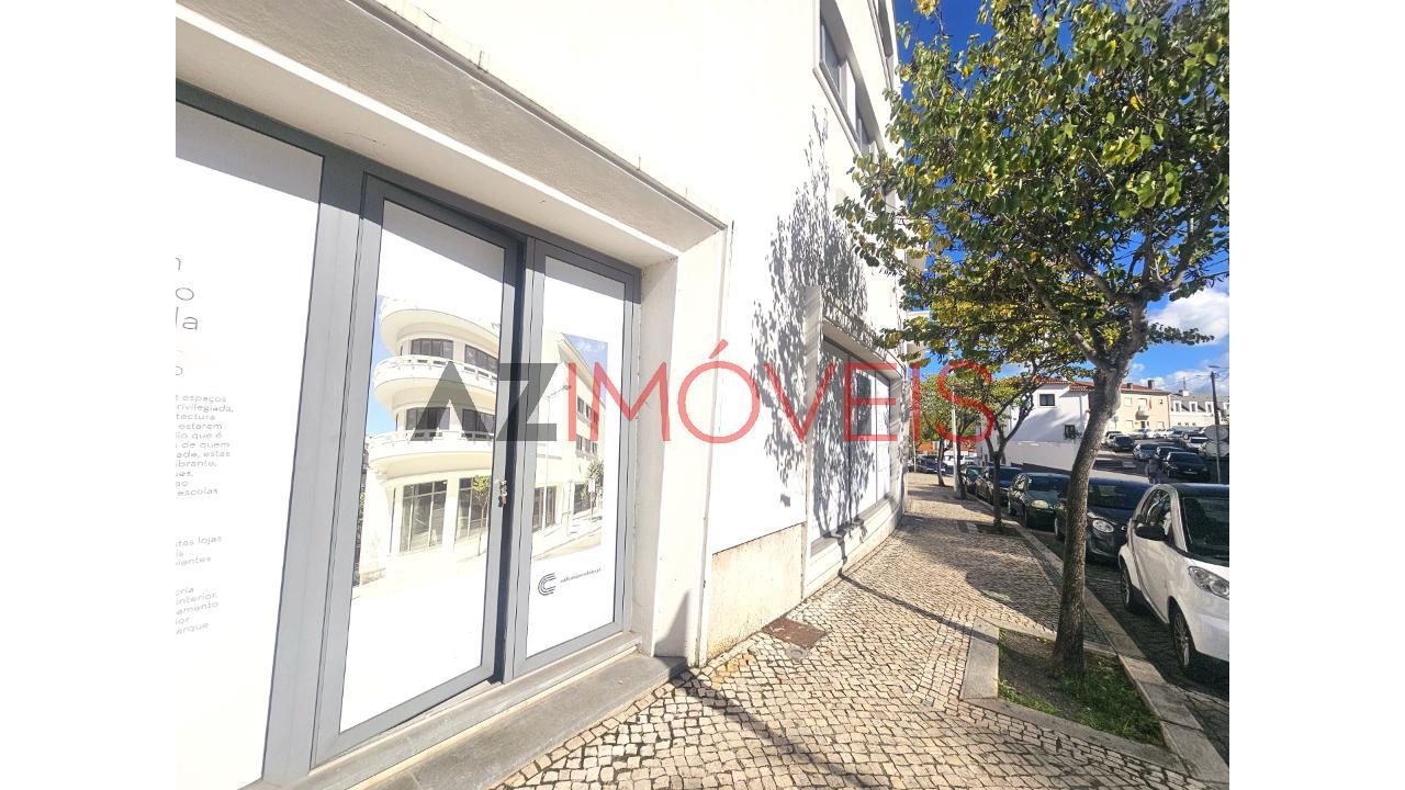 Arrenda-se loja, com uma área total de 500 m2, no...