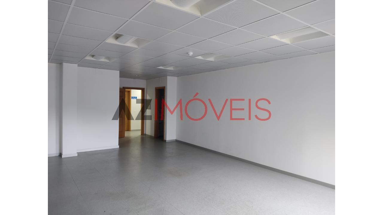 Arrendam-se escritórios inseridos no edifício...