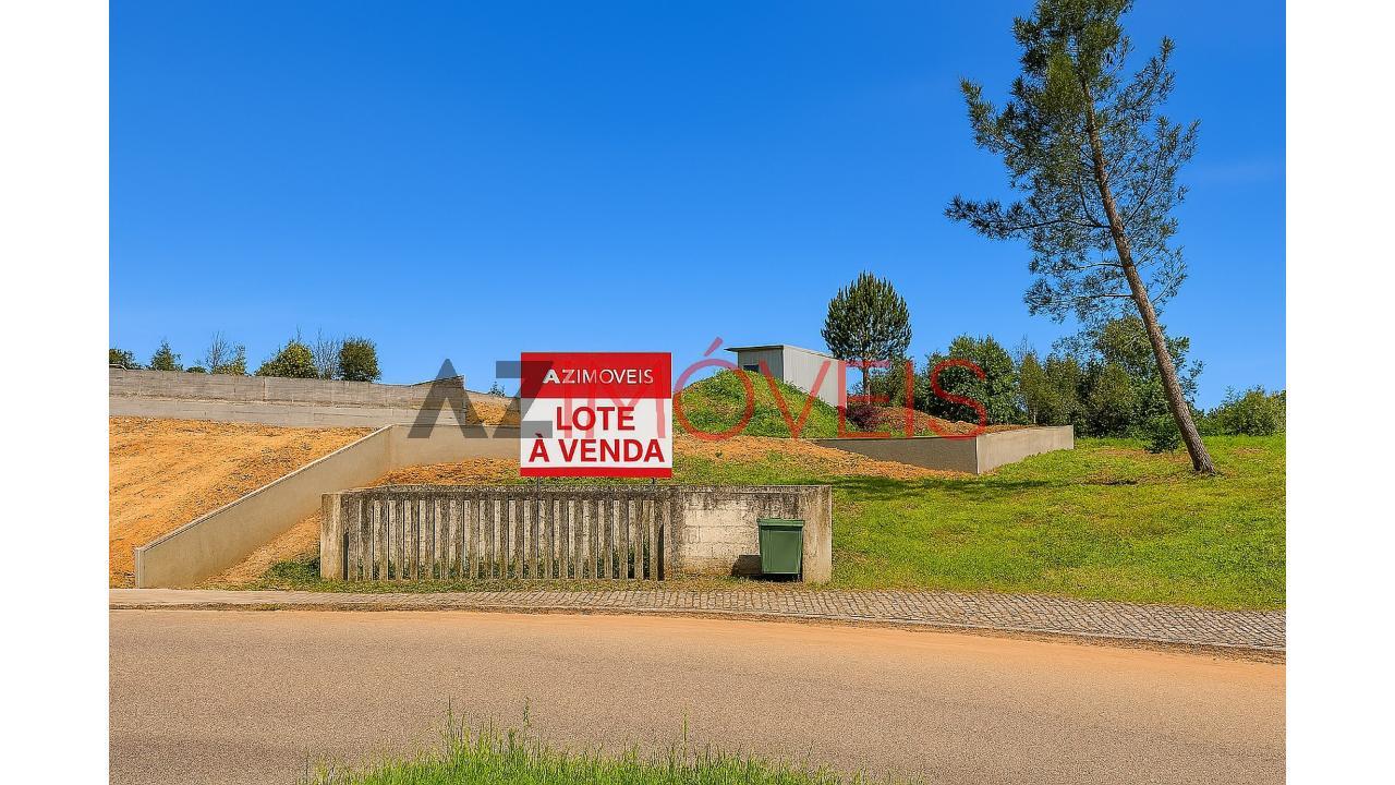 Vende-se Lote com 971 m2 inserido em Loteamento...