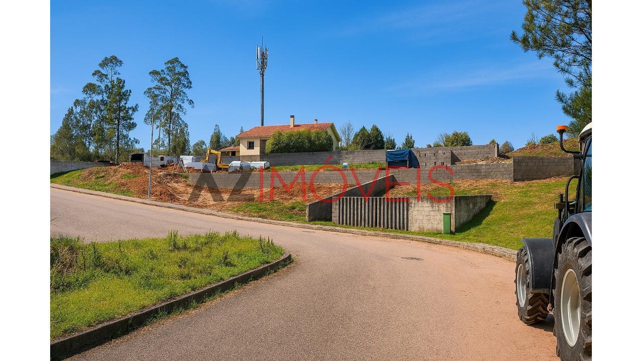 Vende-se Lote com 971 m2 inserido em Loteamento...