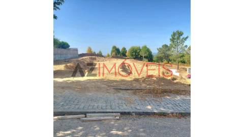 Vende-se Lote com 971 m2 inserido em Loteamento...