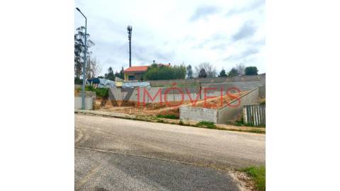 Vende-se Lote com 971 m2 inserido em Loteamento...