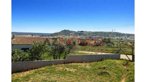 Moradia em Construção, em Lote de 2.056 m2 com...