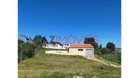 Moradia em Construção, em Lote de 2.056 m2 com...