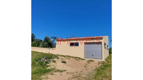 Moradia em Construção, em Lote de 2.056 m2 com...