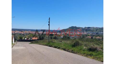 Moradia em Construção, em Lote de 2.056 m2 com...