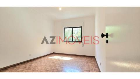 T3 Totalmente Renovado com Terreno Privativo de...