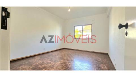 T3 Totalmente Renovado com Terreno Privativo de...
