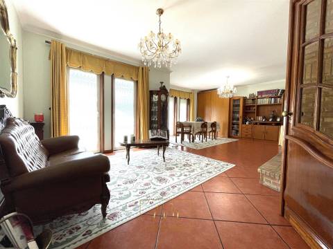 Moradia de luxo T5, localizada a 1 minuto do centro da cidade