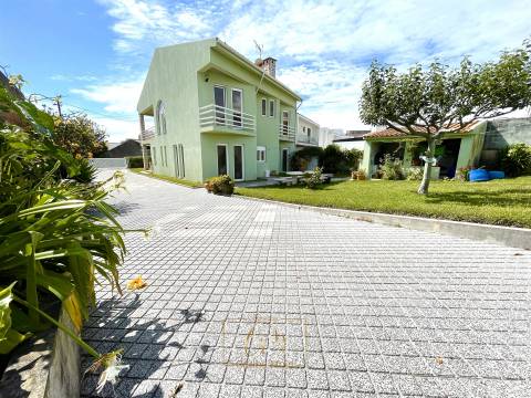 Moradia de luxo T5, localizada a 1 minuto do centro da cidade