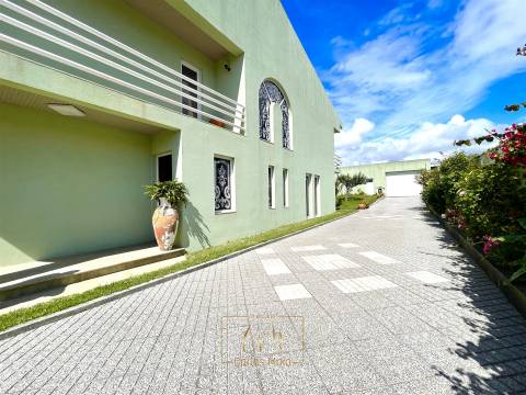 Moradia de luxo T5, localizada a 1 minuto do centro da cidade