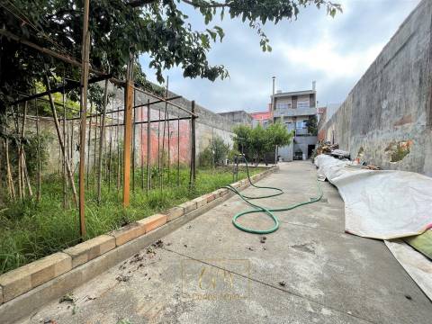 Prédio T6+1 com comércio, Póvoa de Varzim